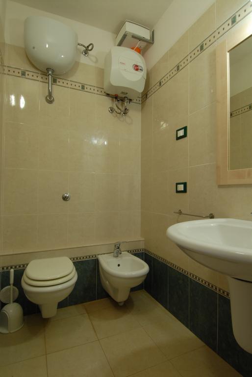 Villaggio Camping Uria Foce Varano Exteriér fotografie